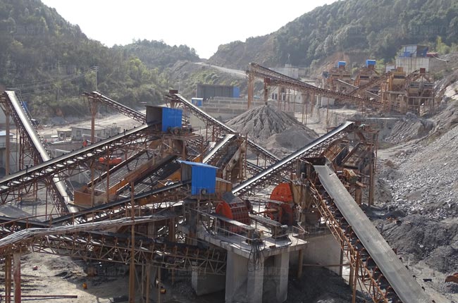 湖北咸寧時產2000噸大型石子破碎生產線