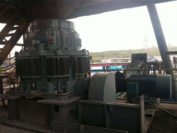 多缸液壓圓錐破碎機使用現場