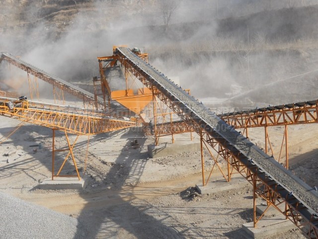 四川省時(shí)產(chǎn)500噸石料生產(chǎn)線客戶現(xiàn)場(chǎng) 四川省時(shí)產(chǎn)500噸石料生產(chǎn)線客戶現(xiàn)場(chǎng)