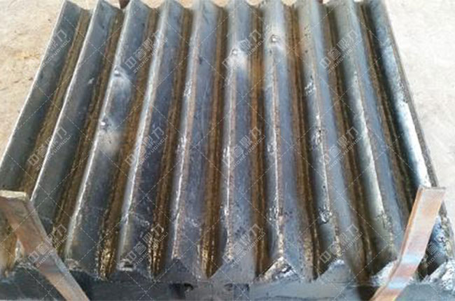 顎式破碎機(jī)破碎板 顎式破碎機(jī)破碎板