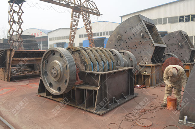 錘式破碎機內部結構 錘式破碎機內部結構