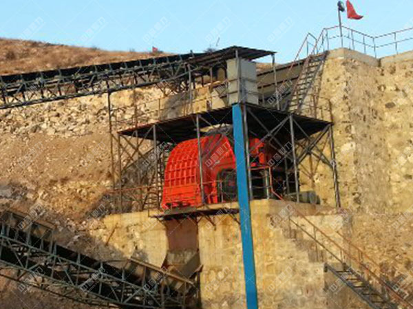 1213型號的錘式破碎機