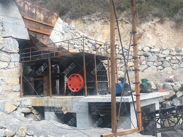 時產400噸磕石機