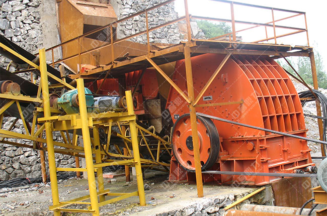 一小時破碎600噸石灰石破碎機