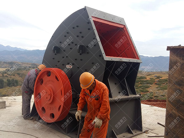 時產上千噸礦石破碎機