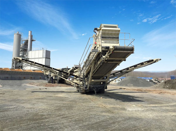 大型環(huán)保移動式礦山破碎機